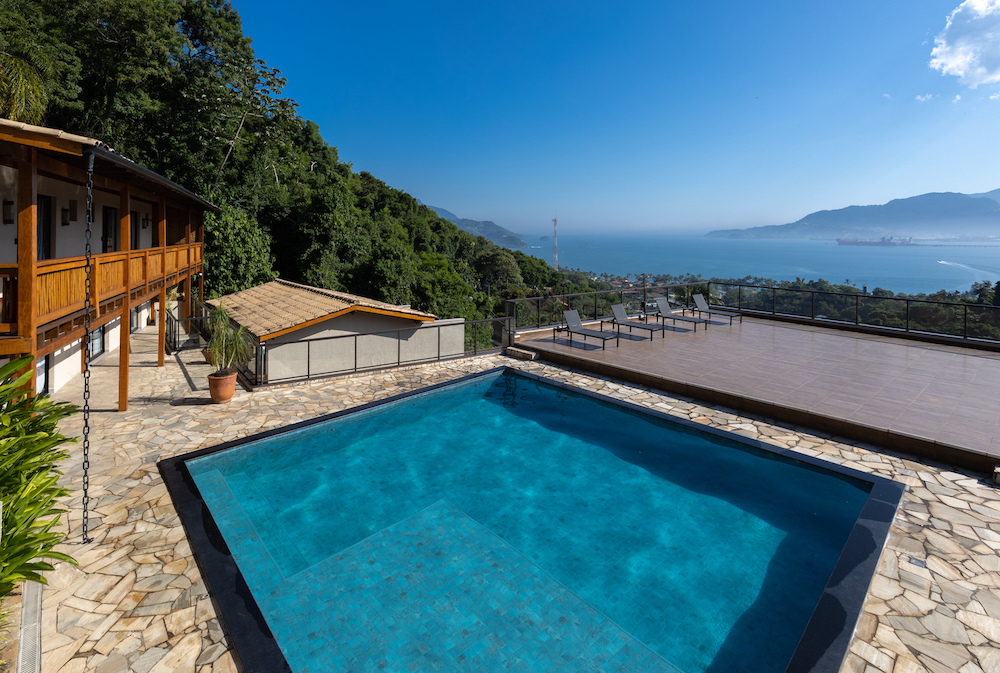 Piscina com Vista para o Mar